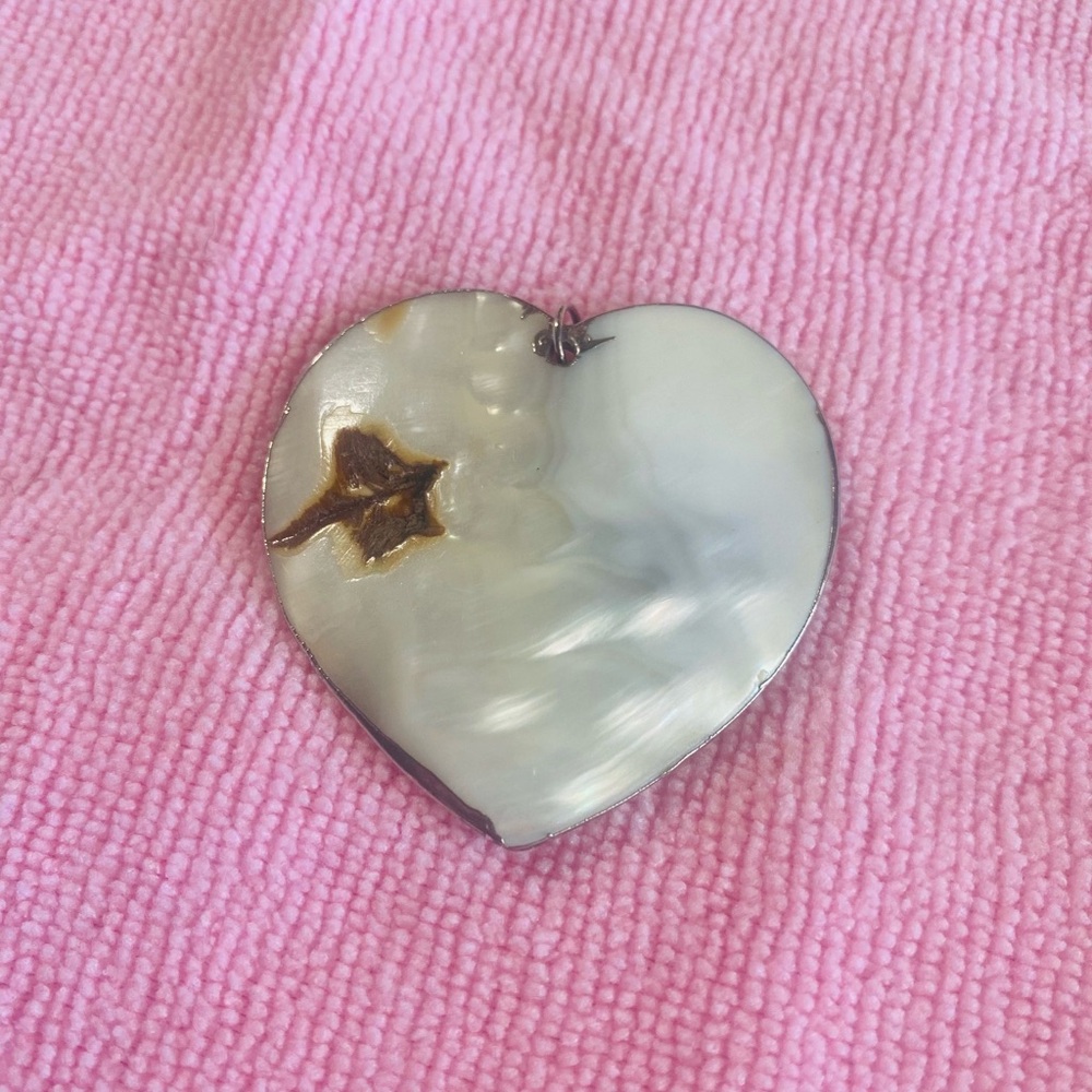 Elegant Heart-Shaped Mother Of Pearl Pendant